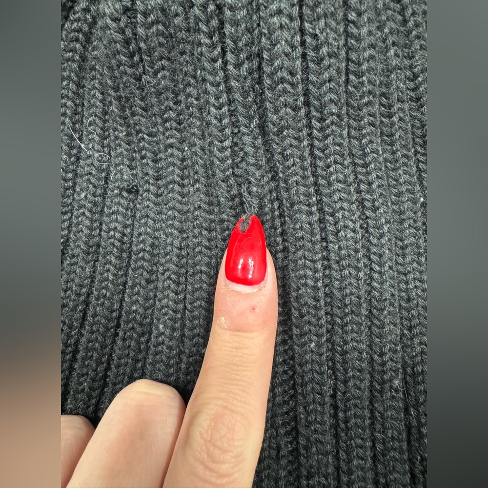Mackage Doris Classic Knit Hat w/ Fur Pompom! - Picture 3 of 3